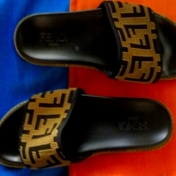 Fendi slides - Picture 1 of 1